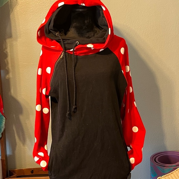 Cute black and red hoodie size medium - Picture 3 of 3